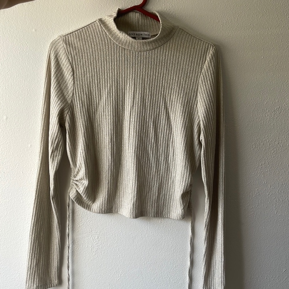 Slight long sleeve turtleneck with half of the back out